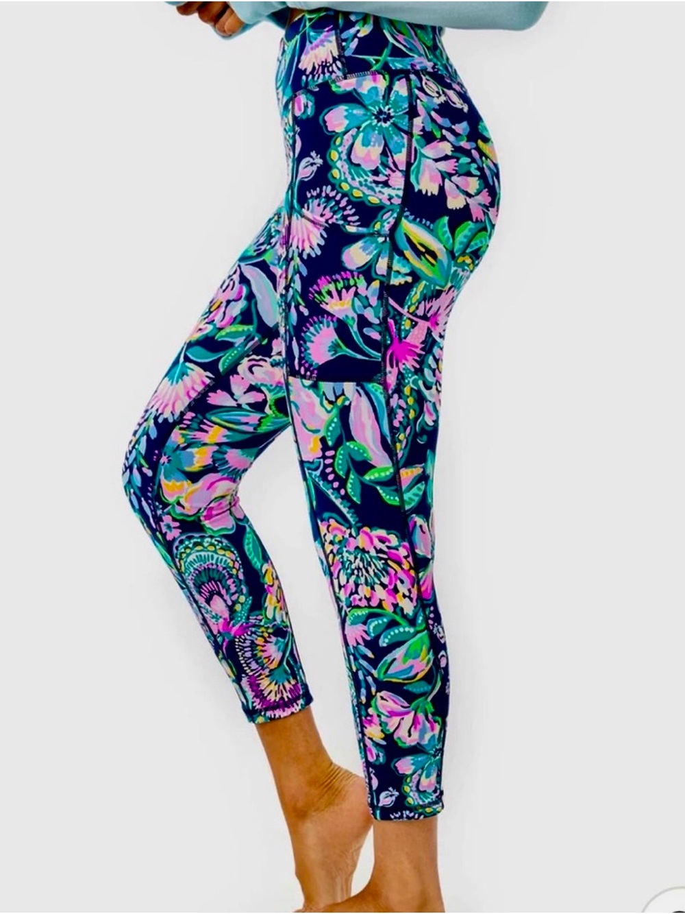 Lilly Pulitzer Luxletic Navy Floral High-Rise athletic pant. NWOT - Picture 2 of 5